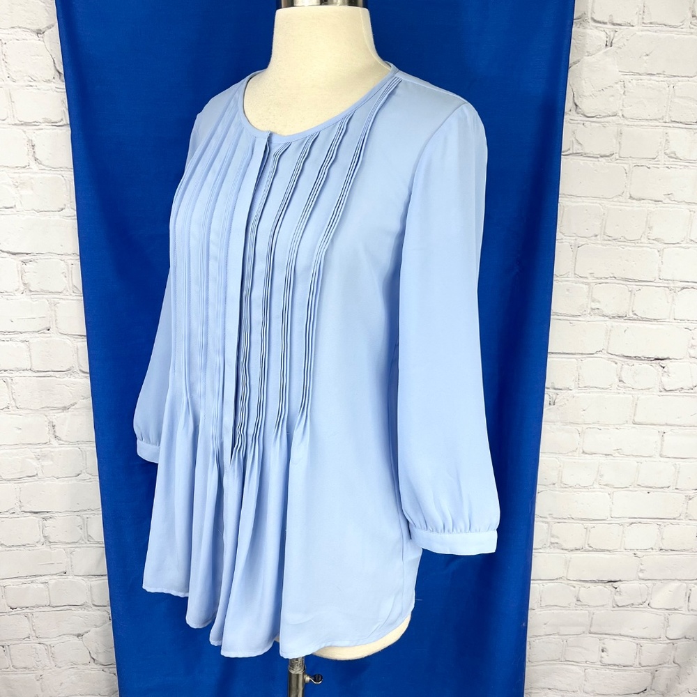 🔥2/$10 |•BANANA REPUBLIC•| Pretty Periwinkle/Light Blue Pin-Tucked Top/Blouse - Picture 3 of 13